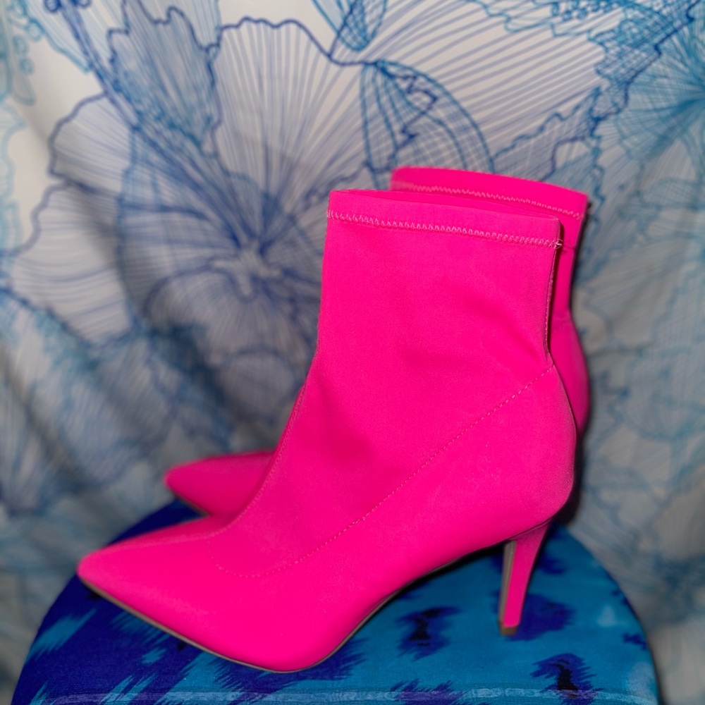 Women High Heel Pull on Boot.